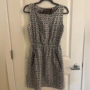 Sleeveless geometric print dress